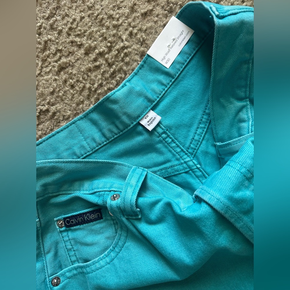 Calvin Klein High Waist Relaxed Straight
Jeans - Size W30 - Teal - NWT - Picture 4 of 4